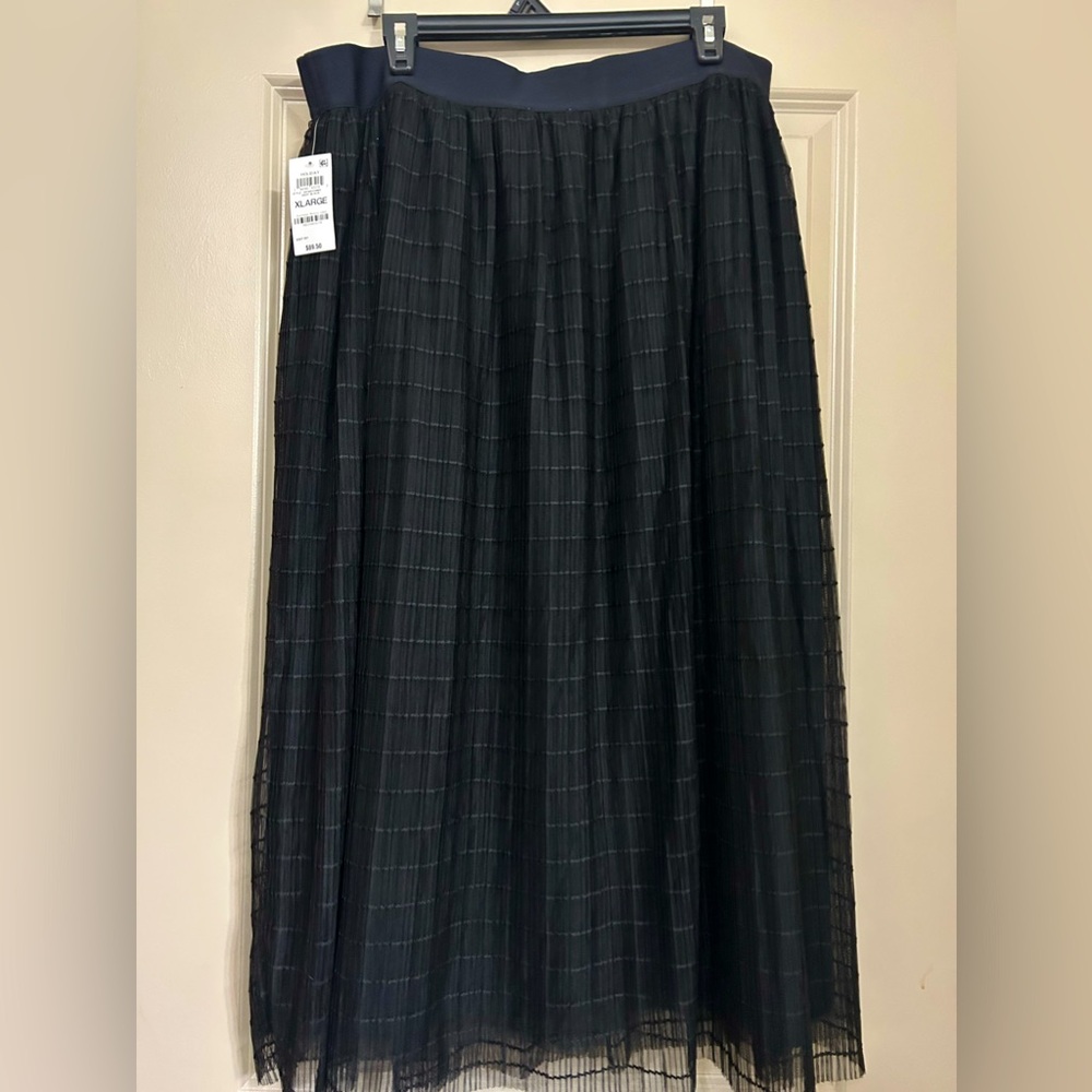 Black fluffy skirt